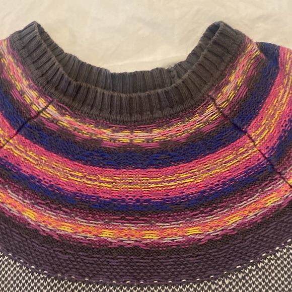 Nice sweater in great condition - Picture 4 of 7